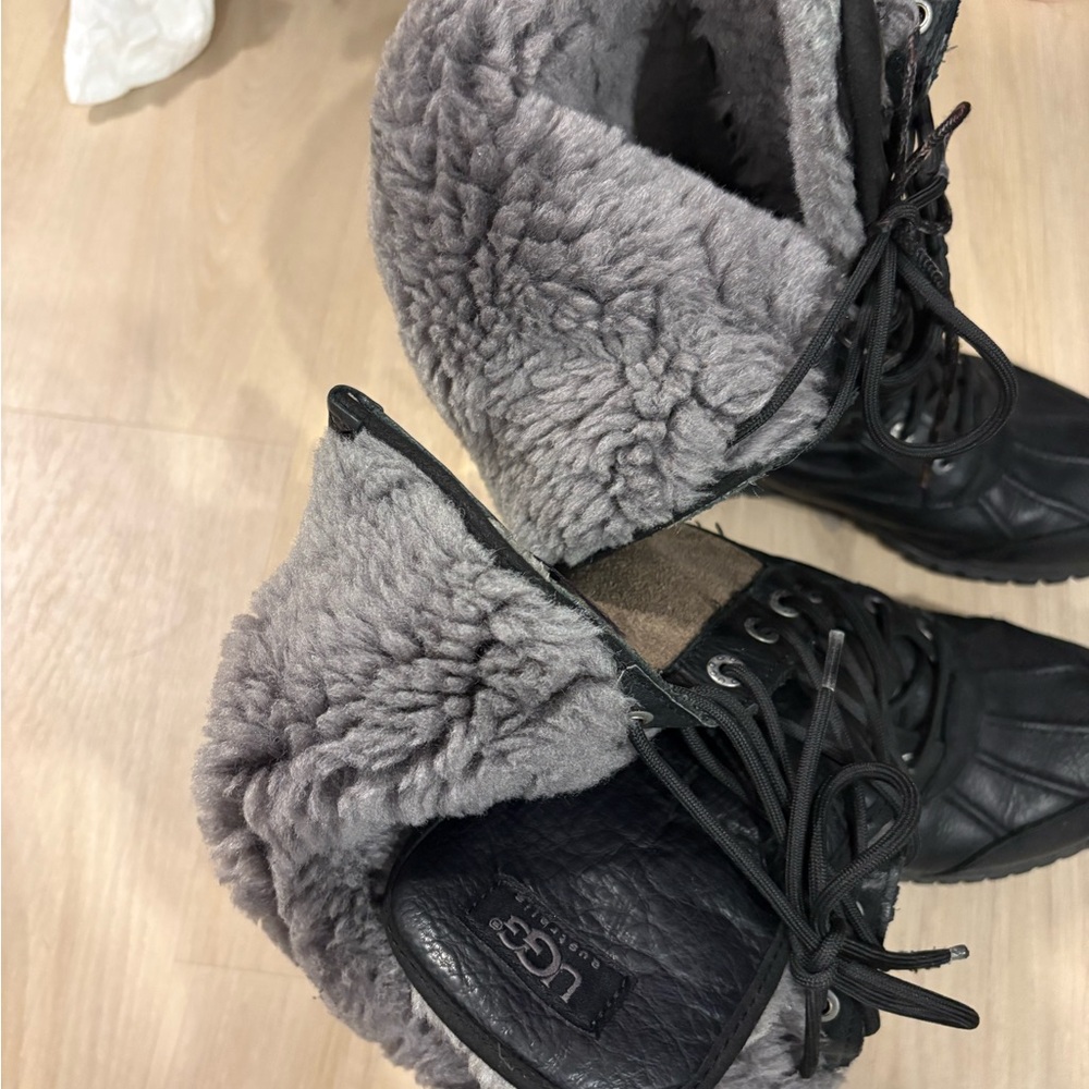 UGG Airondack high Black Lace-Up Boots - Picture 4 of 5
